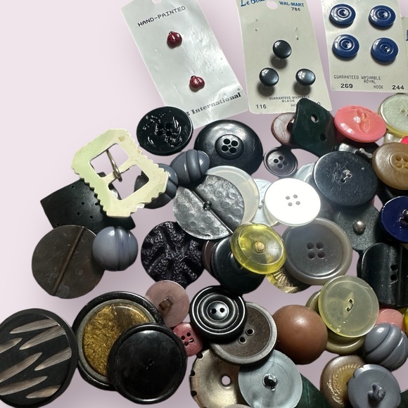 Large Lot Of Vtg Buttons For Sewing Crafts Scrapbooks Mix Of Sizes & Colors - Picture 3 of 16